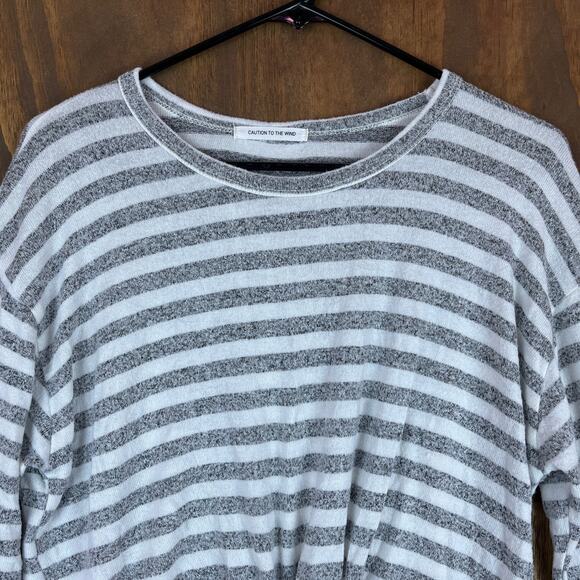 Caution To The Wind Womens Sweater Gray White Stripe Front Tie Lightweight M/L - Picture 2 of 13